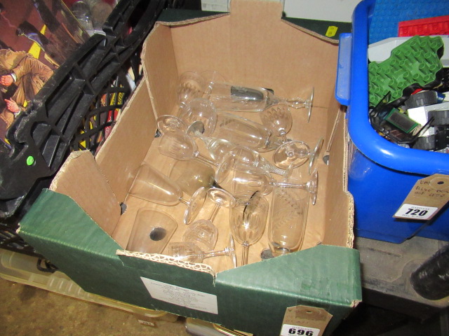 QUANTITY OF GLASS Image