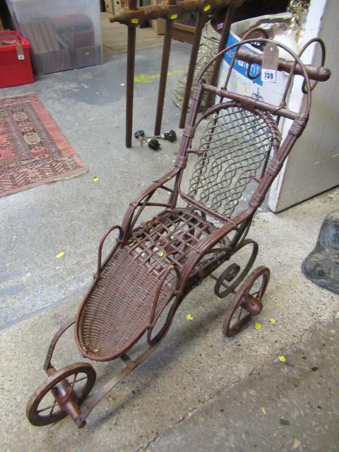 VINTAGE STYLE WICKER PRAM Image