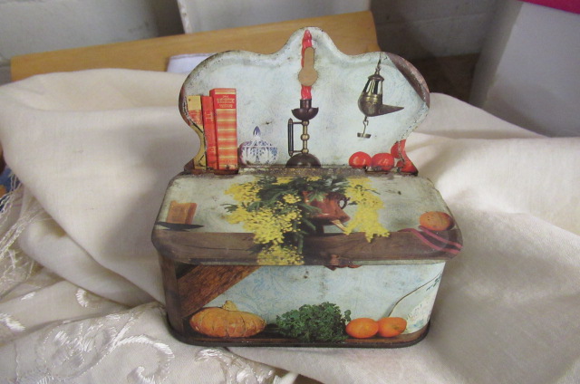 VINTAGE KITCHEN SALT TIN  Image