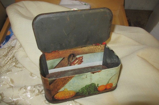 VINTAGE KITCHEN SALT TIN  Image