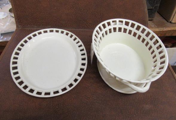 CREAMWARE BASKET AND STAND Image