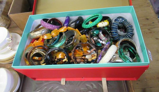 BOX OF COSTUME JEWELLERY Image