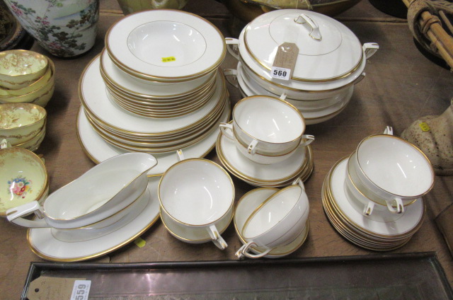 ROYAL WORCESTER DINNER SERVICE Image