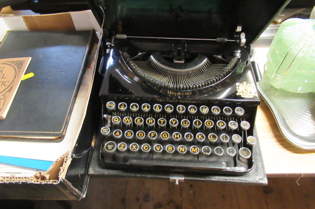 IMPERIAL TYPEWRITER Image