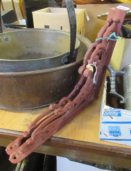 PAIR OF METAL BRACKETS Image