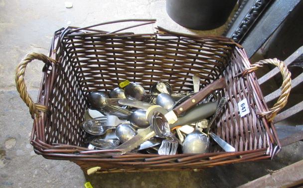 BASKET OF STAINLESS STEEL AND OTHER CUTLERY Image