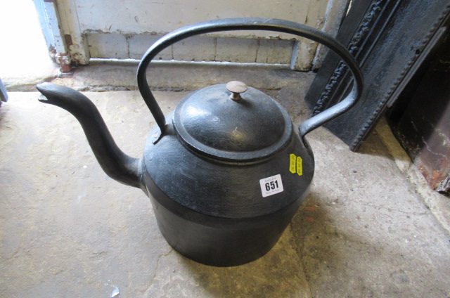 CAST IRON KETTLE Image