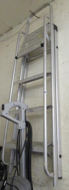 ALUMINIUM STEP LADDERS Image