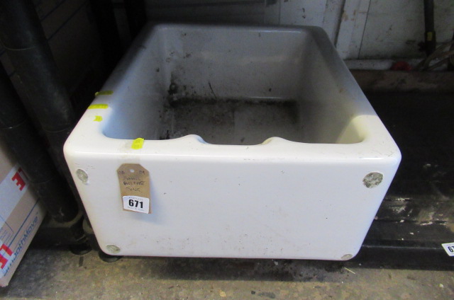 SMALL BELFAST SINK Image