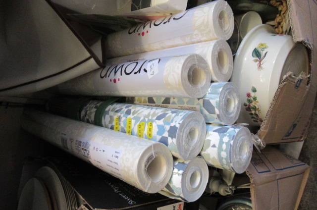 QUANTITY OF WALL PAPER Image