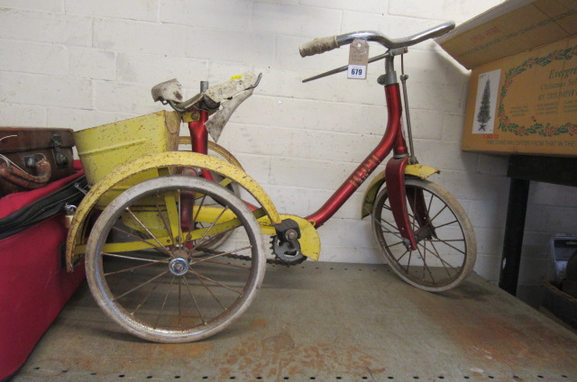 CHILDS RALEIGH TRICYCLE  Image