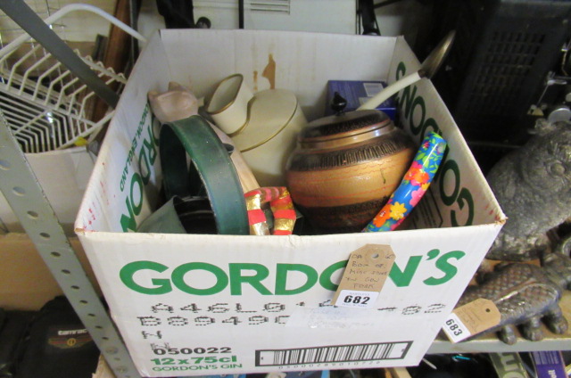 BOX OF MISCELLANEOUS ITEMS INCLUDING GARDEN FORK Image