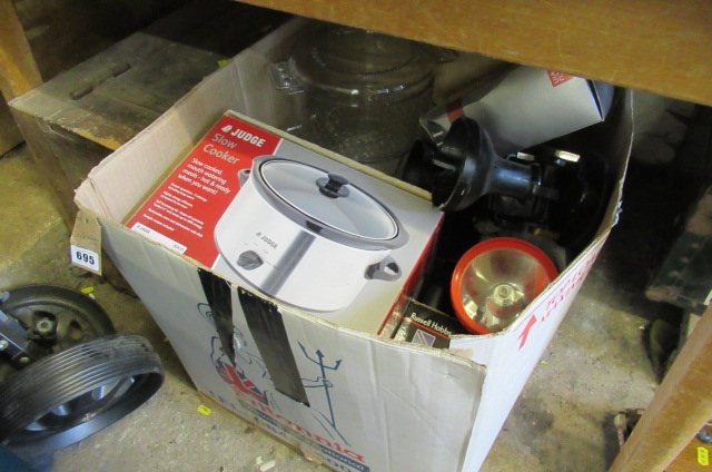 BOX OF KITCHEN WARE ETC Image