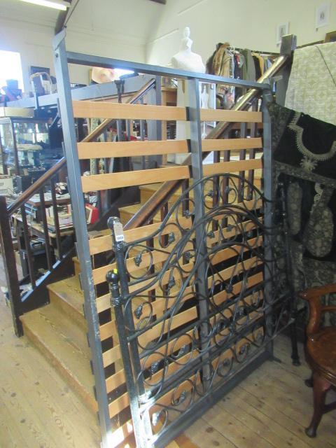 WROUGHT IRON DOUBLE BED Image