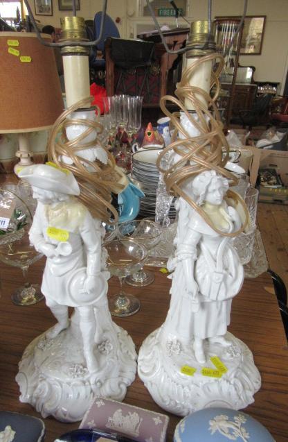 PAIR OF PORCELAIN FIGURAL TABLE LAMPS Image
