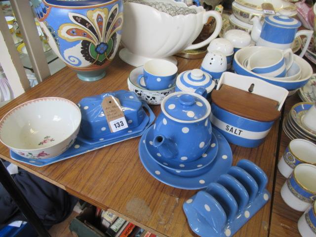 SMALL QUANTITY OF CERAMICS Image