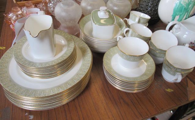 ROYAL DOULTON SONNET PATTERN DINNERWARE Image
