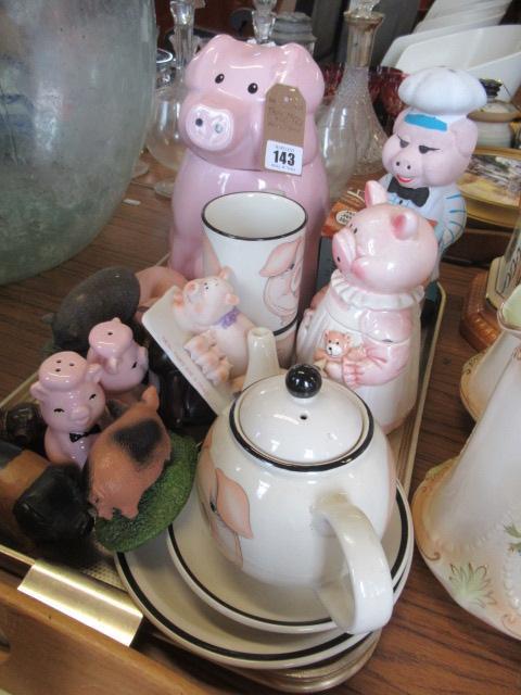TRAY OF PIG ORNAMENTS Image