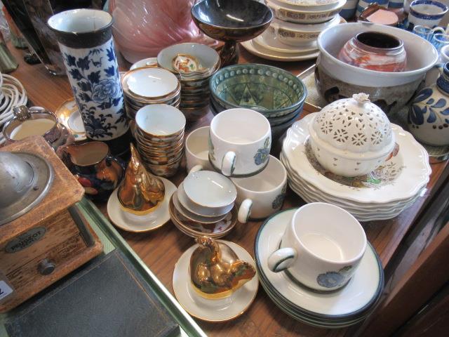 QUANTITY OF CERAMICS Image