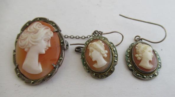 1930S CAMEO AND EARRING SET Image