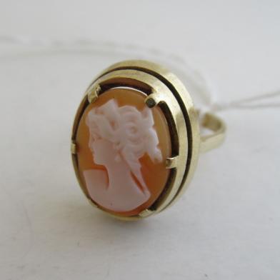 9CT GOLD AND CAMEO RING Image