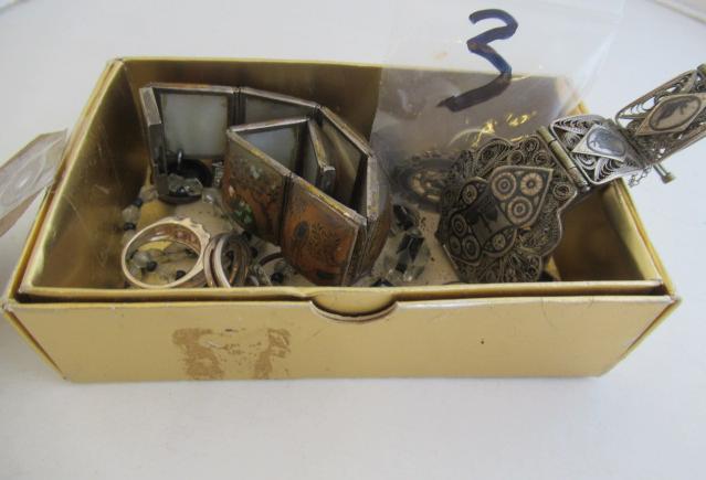 QUANTITY OF SILVER JEWELLERY Image