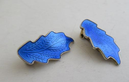 PAIR OF NORWEGIAN SILVER GILT AND BLUE ENAMEL LEAF EAR CLIPS Image