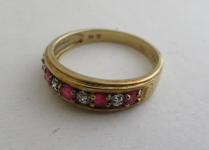 9CT GOLD RING Image