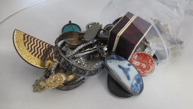SILVER AND OTHER COSTUME JEWELLERY Image