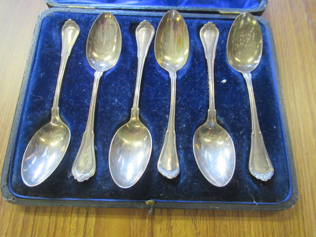 CASE OF SIX SILVER TEASPOONS Image