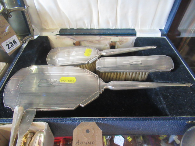 SILVER DRESSING TABLE SET Image