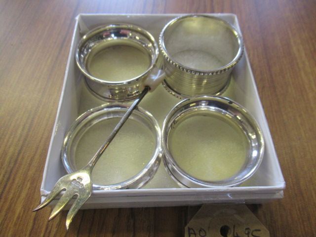 SILVER NAPKIN RINGS ETC Image