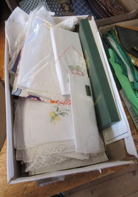 BOX OF LADIES HANDKERCHIEFS Image
