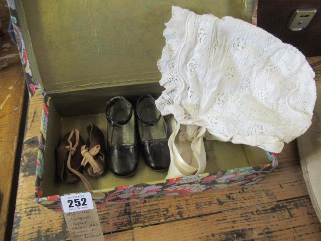 ANTIQUE INFANT SHOES DOLLS SHOES AND ANTIQUE BONNET Image