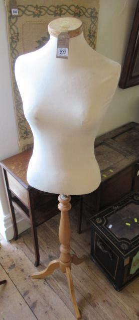 MANNEQUIN Image