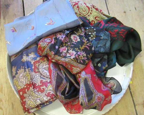 QUANTITY OF VINTAGE SILK SCARVES Image