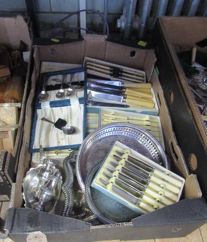 BOX OF CASED CUTLERY ETC Image