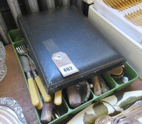 QUANTITY OF CUTLERY Image