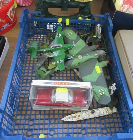 TRAY OF CORGI DINKY AND OTHER MILITARY VEHICLES Image