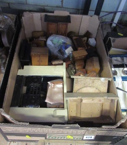 BOX OF 1930S AND 40S DOLLS HOUSE FURNITURE Image