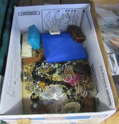 BOX OF COSTUME JEWELLERY Image