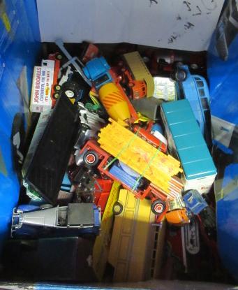 BOX OF MATCHBOX AND OTHER DIECAST Image