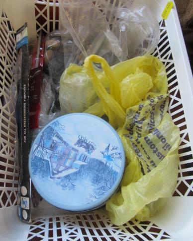 BOX OF BUTTONS ETC Image