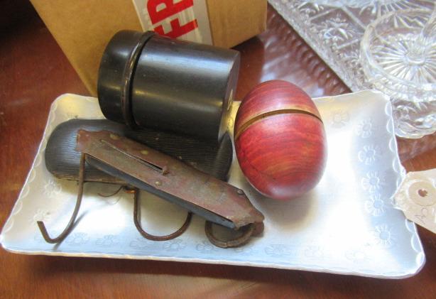 SMALL METAL TRAY AND CONTENTS Image