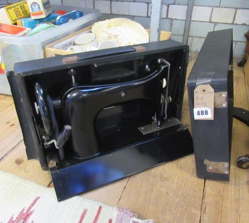 BLACK SEWING MACHINE Image