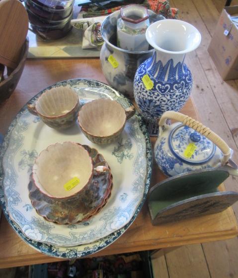 QUANTITY OF CHINESE AND OTHER CERAMICS Image