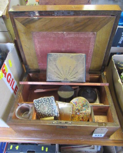 BOX OF COLLECTABLES INCLUDING EVENING NEWS COUNTER BELL AND THREE POWDER COMPACTS Image