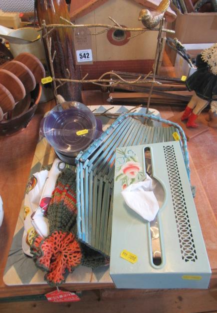 TRAY OF RETRO ITEMS Image