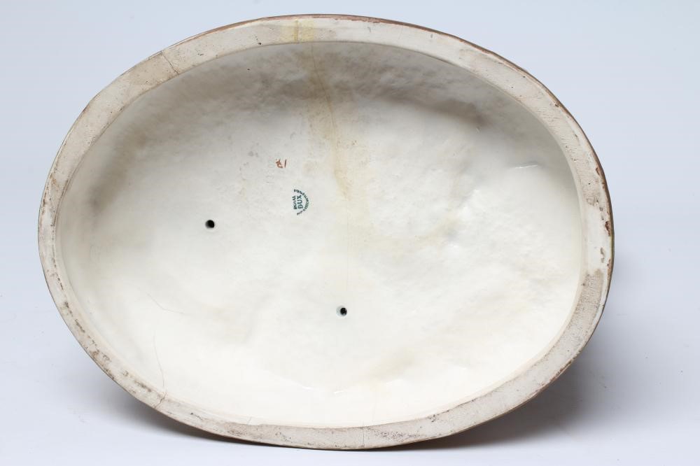 A ROYAL DUX PORCELAIN FIGURE GROUP Image