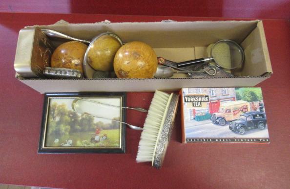 BOX OF MISCELLANEOUS INCLUDING SILVER HANDLED SHOE HORN AND BUTTON HOOK Image